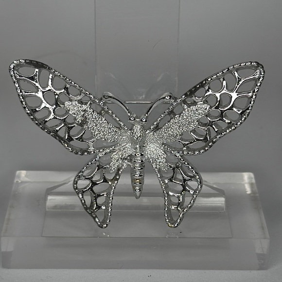 Jewelry - Elegant Silver Butterfly Brooch